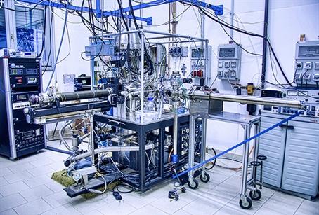 XPS-UHV system combined with electrochemistry